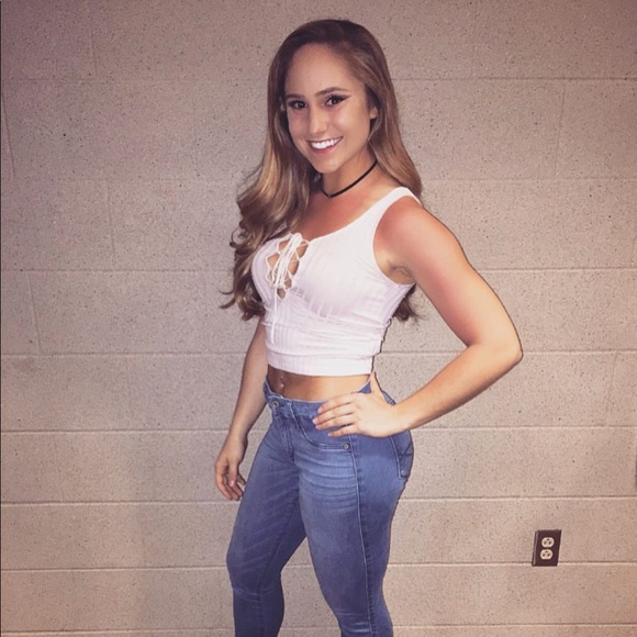 Urban Outfitters • Crop top - Picture 1 of 4